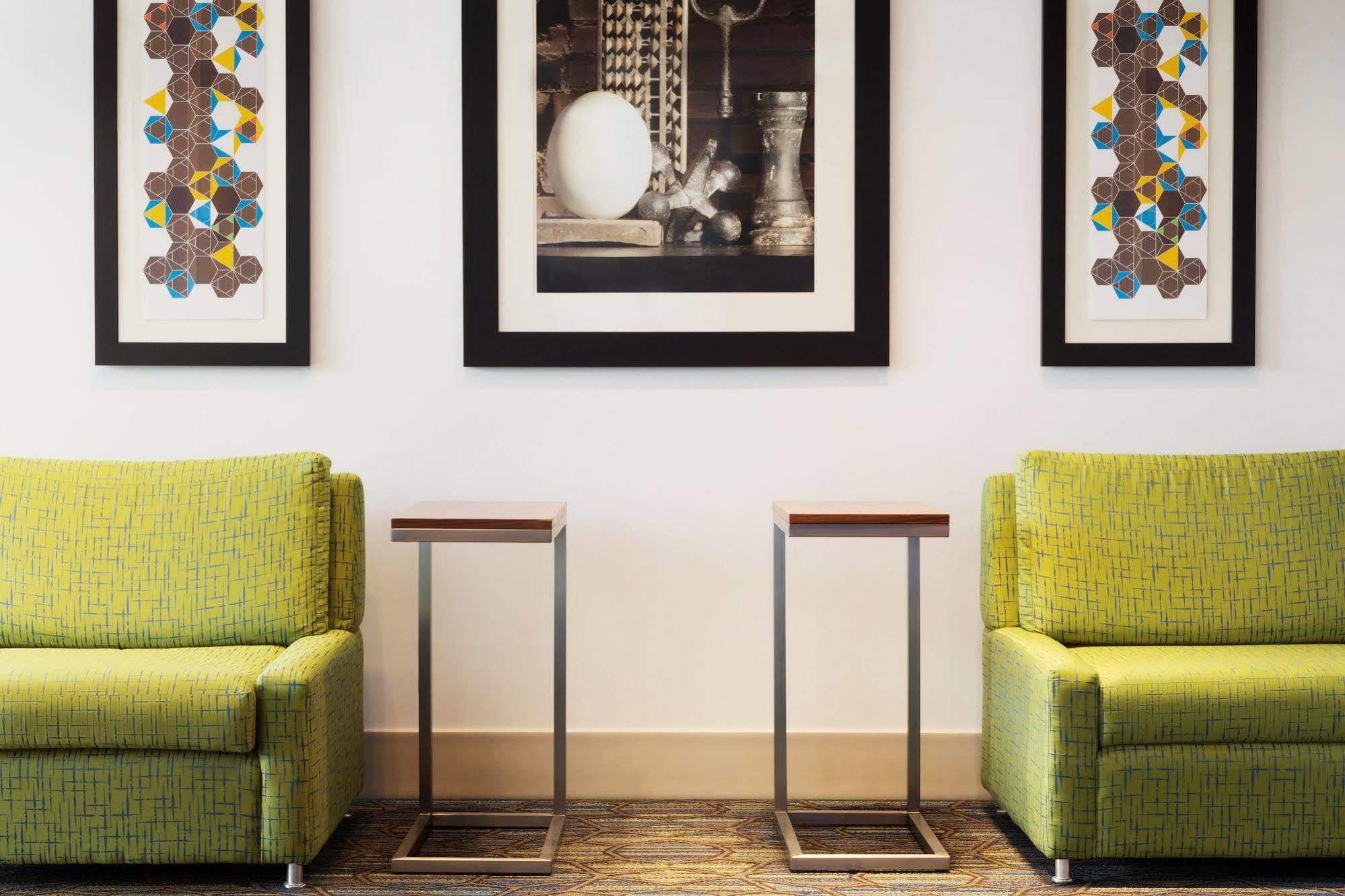 Holiday Inn Express & Suites - Columbus Airport East By Ihg Exteriér fotografie