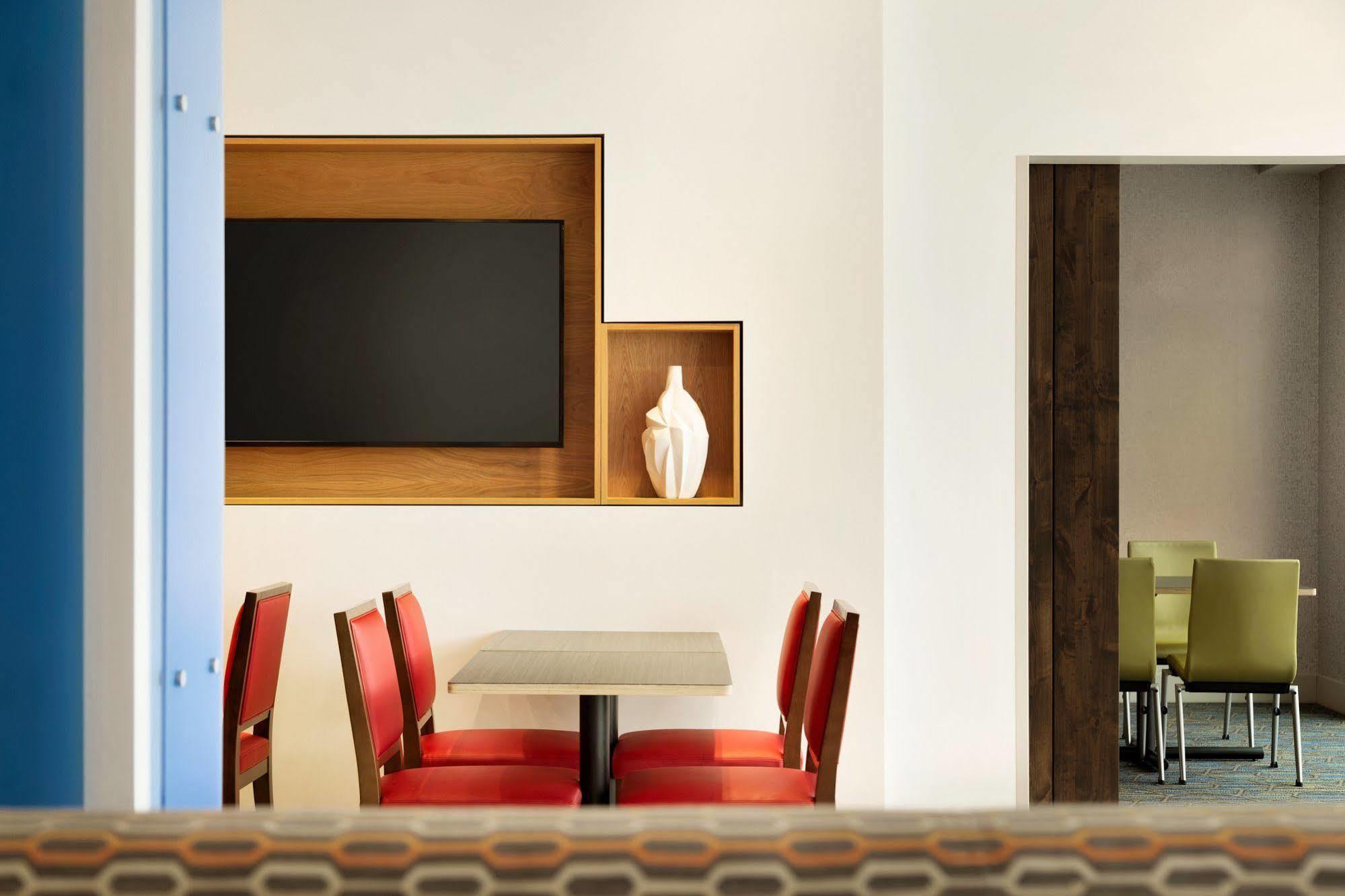 Holiday Inn Express & Suites - Columbus Airport East By Ihg Exteriér fotografie