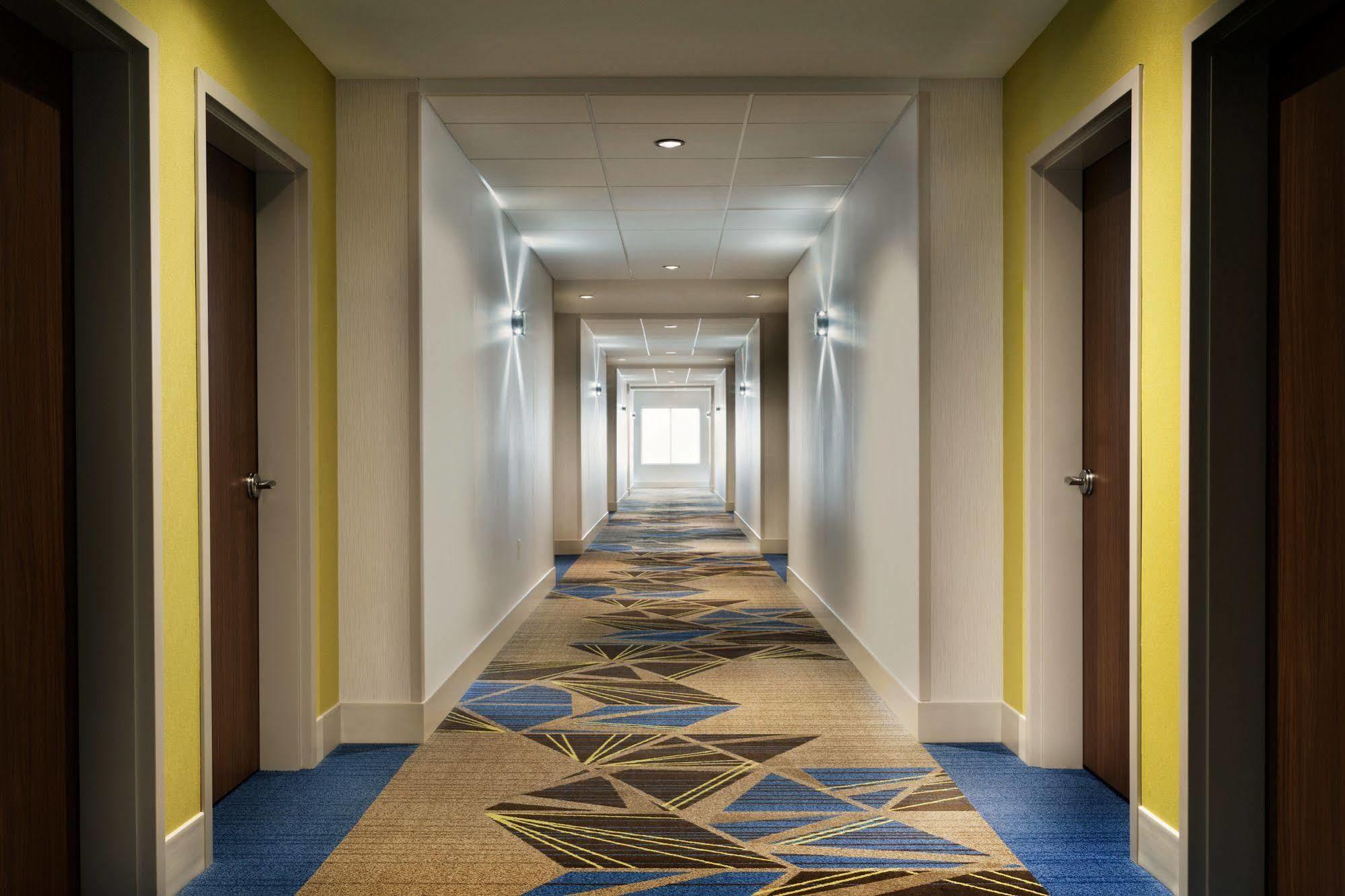 Holiday Inn Express & Suites - Columbus Airport East By Ihg Exteriér fotografie